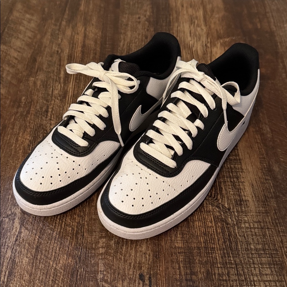 Women’s Nike court vision
